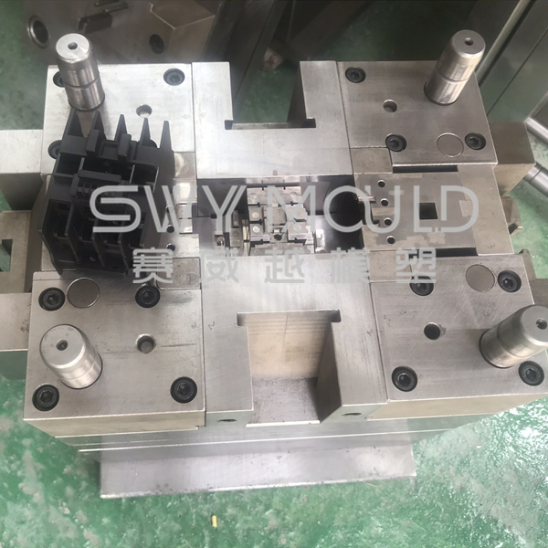 Molded-case Circuit Breaker Plastic Casing Mould