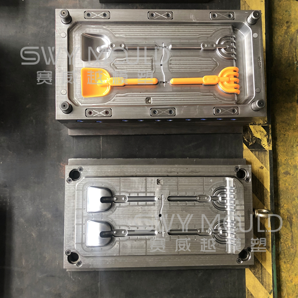 Playing Beach Kids Sand Shovel Injection Mould