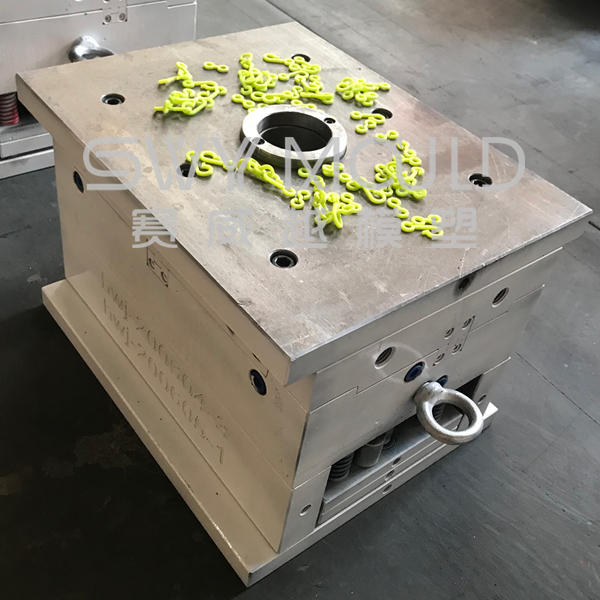 Plastic Hanger Hook Injection Mold