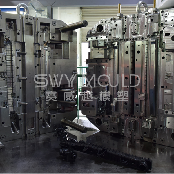 Plastic Automobile Water Chamber Injection Molding